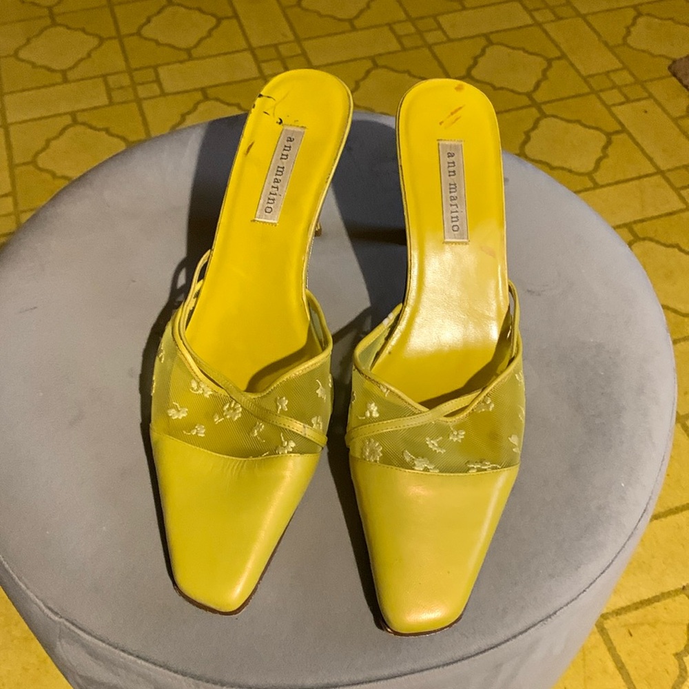 Ann Marino yellow leather slingback shoes w/decorative mess top 1.5” heel sz 10M